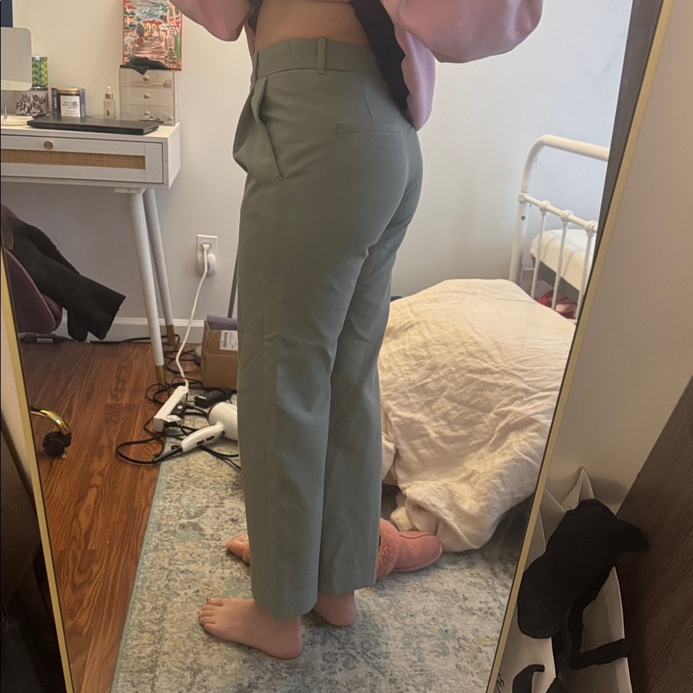 Abercrombie tailored relaxed straight pants in sage green - Picture 4 of 4